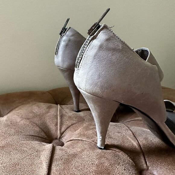 J. Crew Black Leather w/Gray Cross Band & Back Zip Heels - Picture 4 of 7